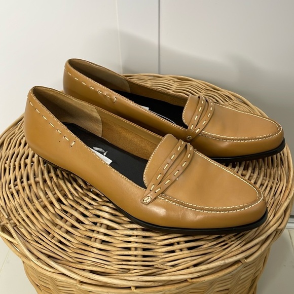 NWOT Etienne Aigner Butterscotch Pointed Almond Toe Loafers - Picture 1 of 11